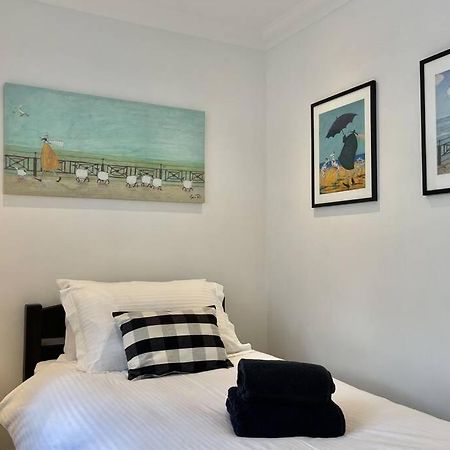 Lavender Apartment - Spacious Apartment Close To The Beach Дил Экстерьер фото