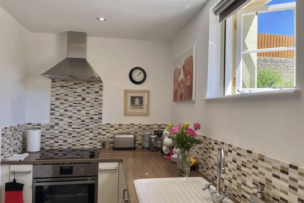 Lavender Apartment - Spacious Apartment Close To The Beach Дил Экстерьер фото