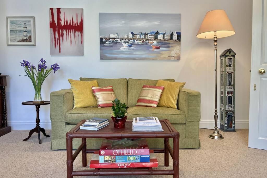 Lavender Apartment - Spacious Apartment Close To The Beach Дил Экстерьер фото